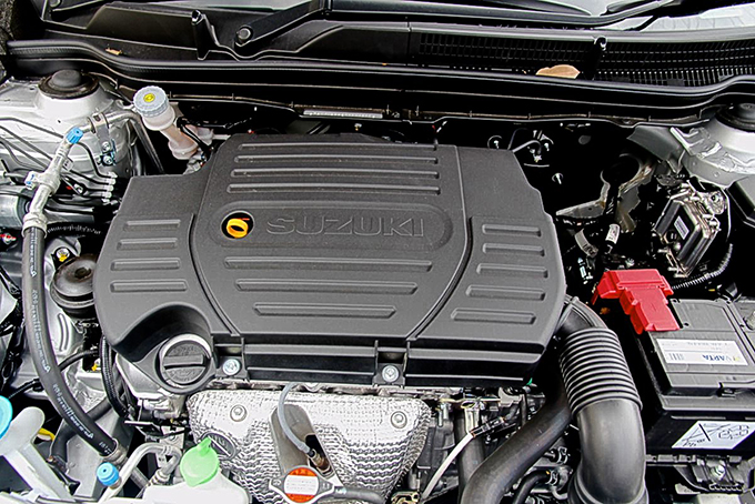 Базовый 1,6-литровый бензиновый двигатель отличается экономичностью, а топовая версия оснащена 1,4-литровым турбомотором BoosterJet мощностью 140 л.с. Оба они сочетаются как с передним, так и с полным приводом