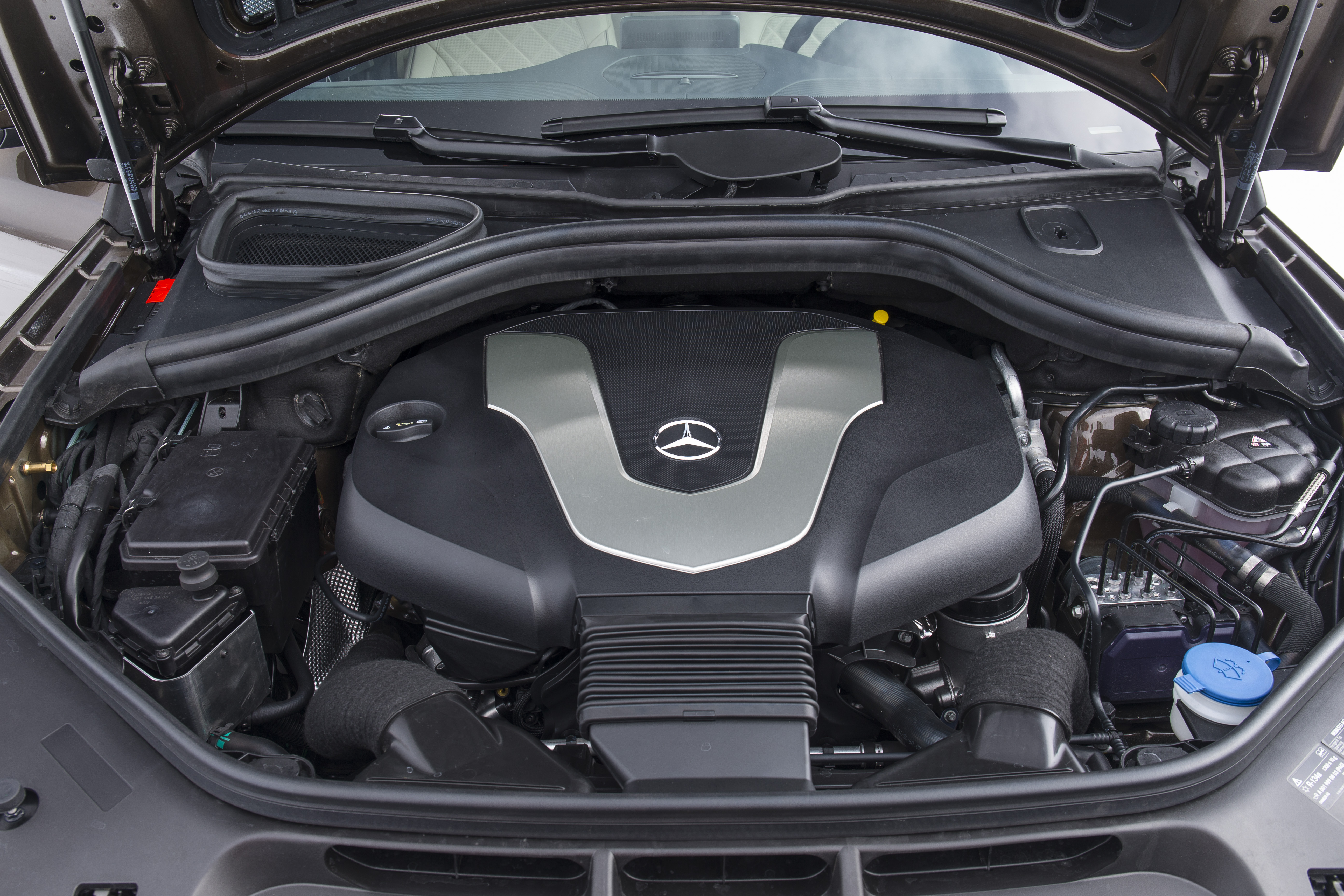 Gl дизель. Мерседес Бенц ГЛС 350. Мотор Mercedes GLS. Мерседес gl 350d мотор. Mercedes GLS 2017 мотор.