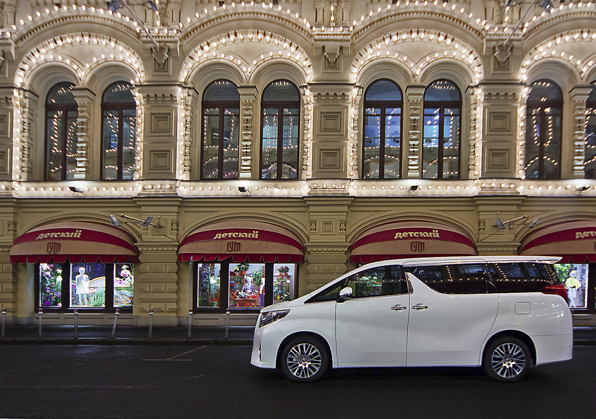 Тест-драйв Toyota Alphard: бизнес-класс на грани авангарда