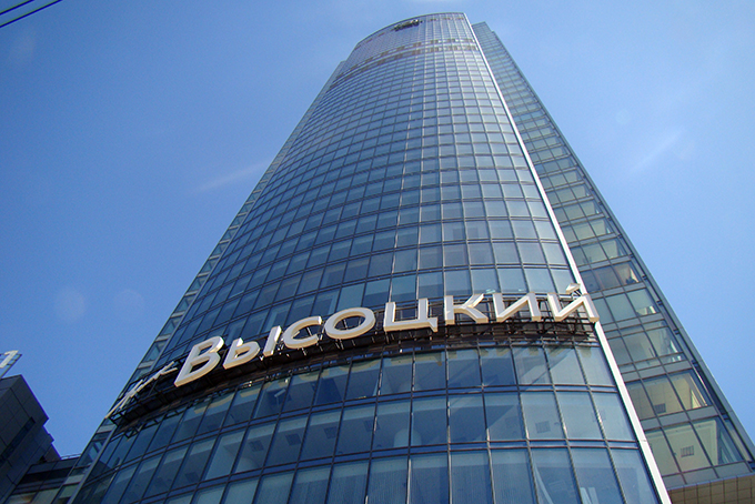 Свой открытый в 2011 г. 54-этажный небоскреб, самый северный в мире, Андрей Гавриловский назвал "Высоцкий" с разрешения семьи поэта. На втором-третьем этажах 188,3-метрового здания расположился музей ВВ