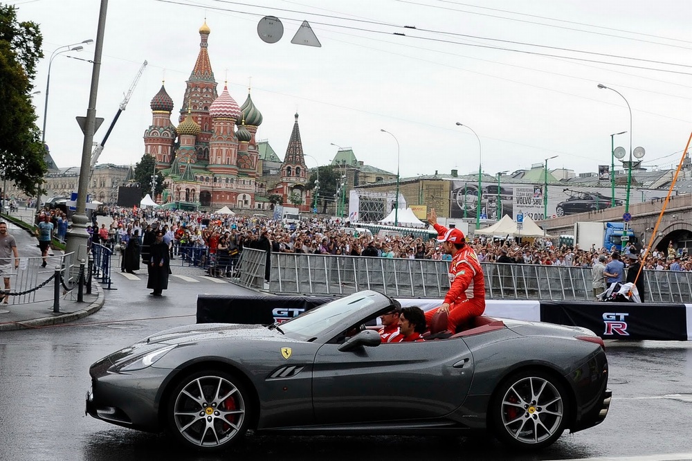 Феррари в москве фото