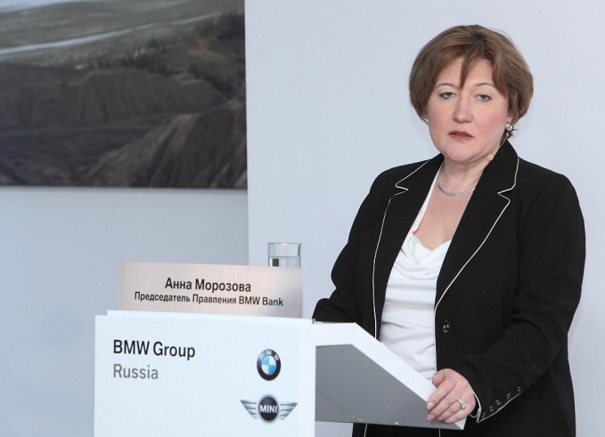Президент BMW Group Russia Петер Кроншнабель и глава правления BMW Bank Анна Морозова
