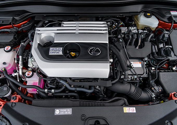 Lexus UX: цены, комплектации, первые впечатления