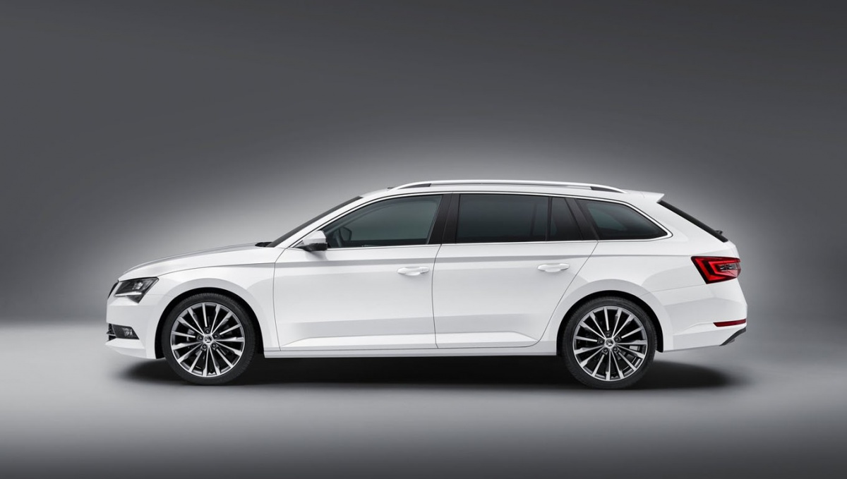 Skoda-Superb_Combi_2016_1600x1200_wallpaper_02.jpg