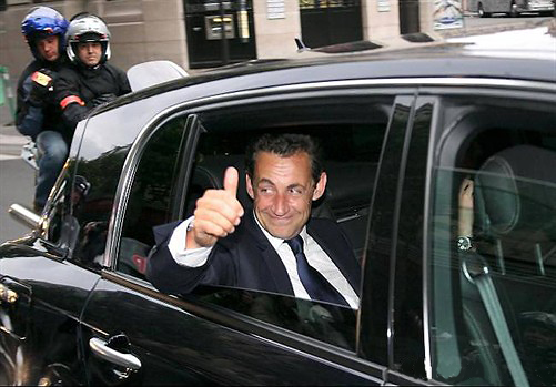 Николя Саркози в своем Renault Vel Satis
