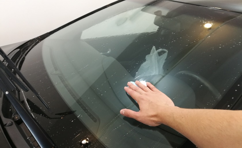 anti_rain_on_car_glass.jpg
