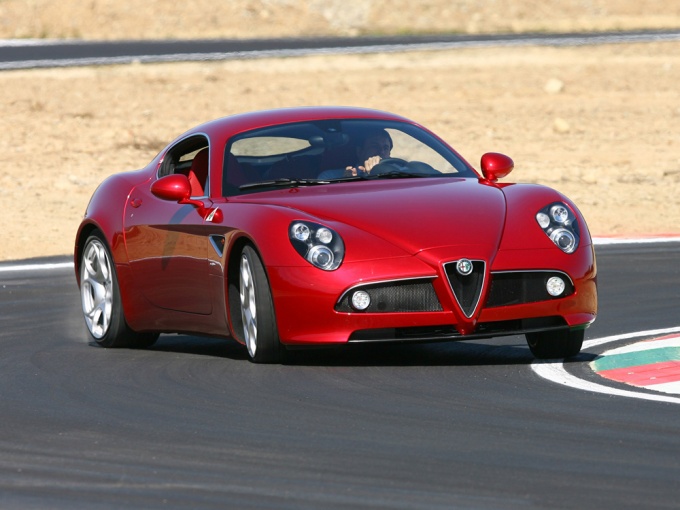 По некоторым сообщениям новинка будет построена на базе Alfa Romeo 8C Competizione, а также при участии инженеров Ferrari