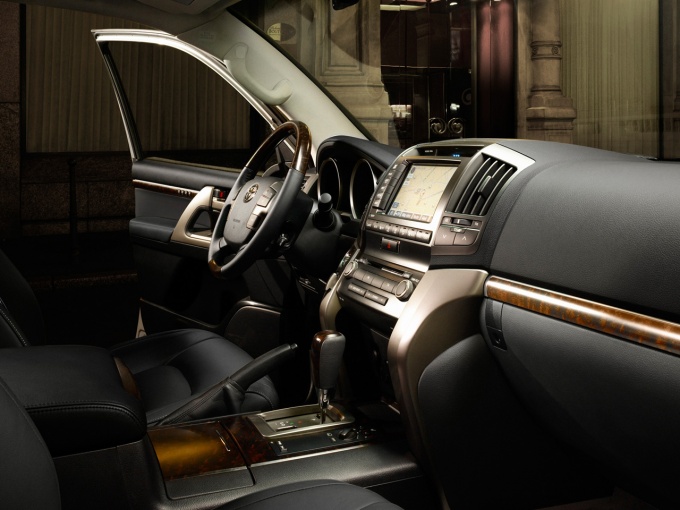 Салон Toyota Land Cruiser 200 60th Anniversary