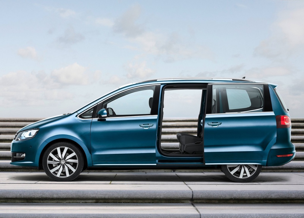 Volkswagen-Sharan_2016_1600x1200_wallpaper_06.jpg