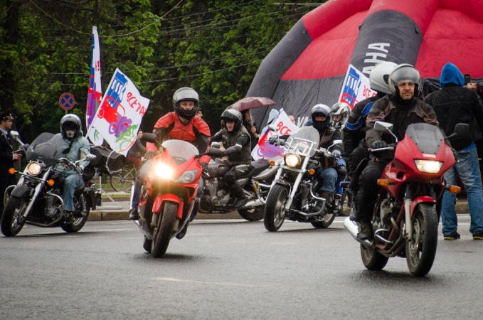 В параде приняли участие более 300 мотоциклистов