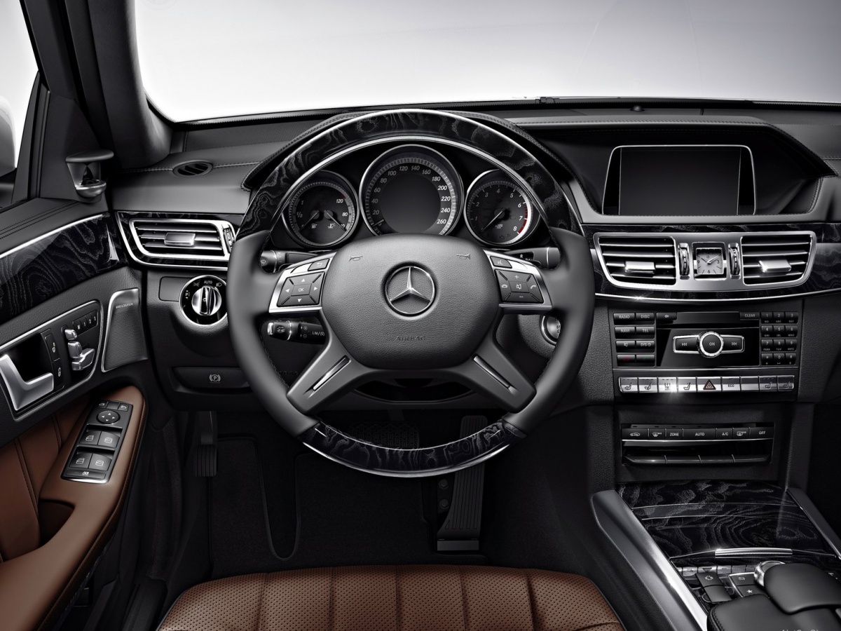 Mercedes-Benz-E-Class-2014-1600-6c.jpg