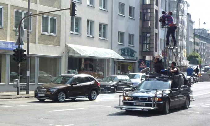 Серийный BMW X1 на съемках рекламного ролика