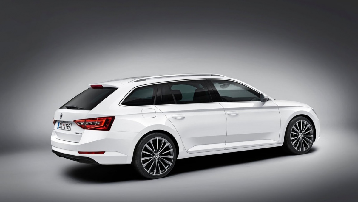 Skoda-Superb_Combi_2016_1600x1200_wallpaper_03.jpg