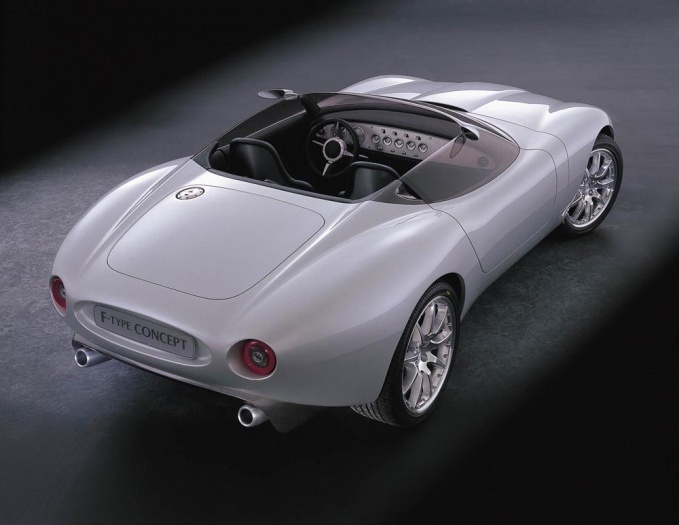 Прототип F-Type был представлен в 2000 году, однако так и не стал серийным автомобилем из-за финансовых проблем