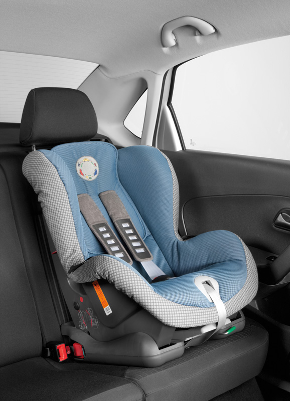 В базовой комплектации Polo Sedan получает фронтальные подушки безопасности для водителя и пассажира, подголовники и трехточечные ремни (спереди с преднатяжителями). Боковые подушки безопасности появляются только в версии Premium