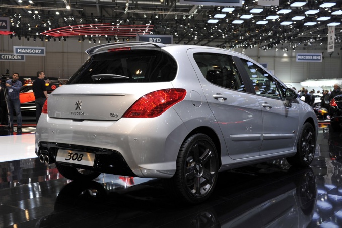 Новый Peugeot 308 GTI мощностью 200 л. с.
