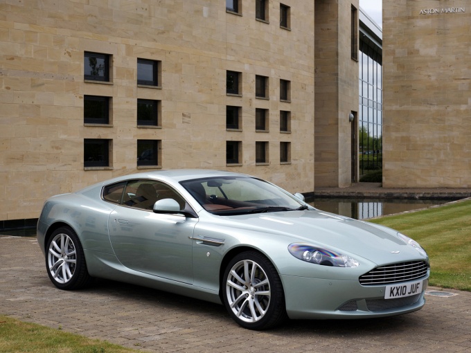 Нынешнее поколение DB9 оснащается мотором на 470 л. с. и разгоняется 0-100 км/ч за 4,6 с