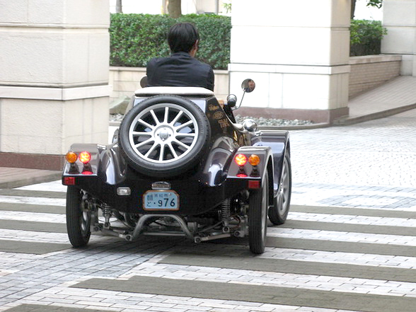 Miluira была впервые представлена на шестой международной выставке автомобилей на водороде и топливных элементах в марте этого года в Токио