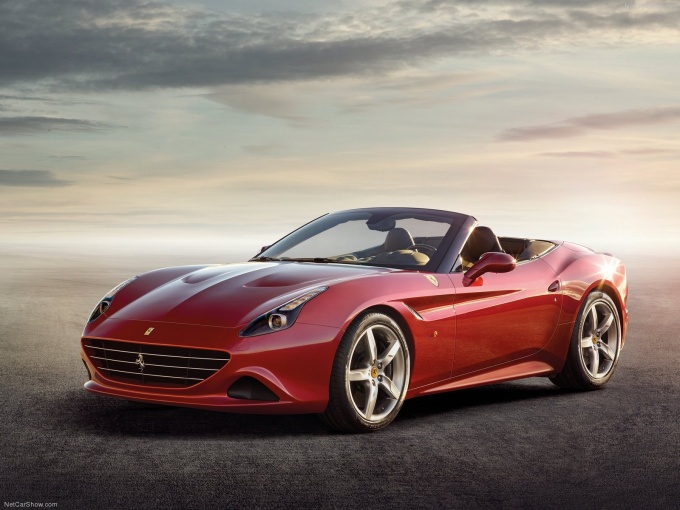 Практически все кузовные детали у обновленной Ferrari California новые