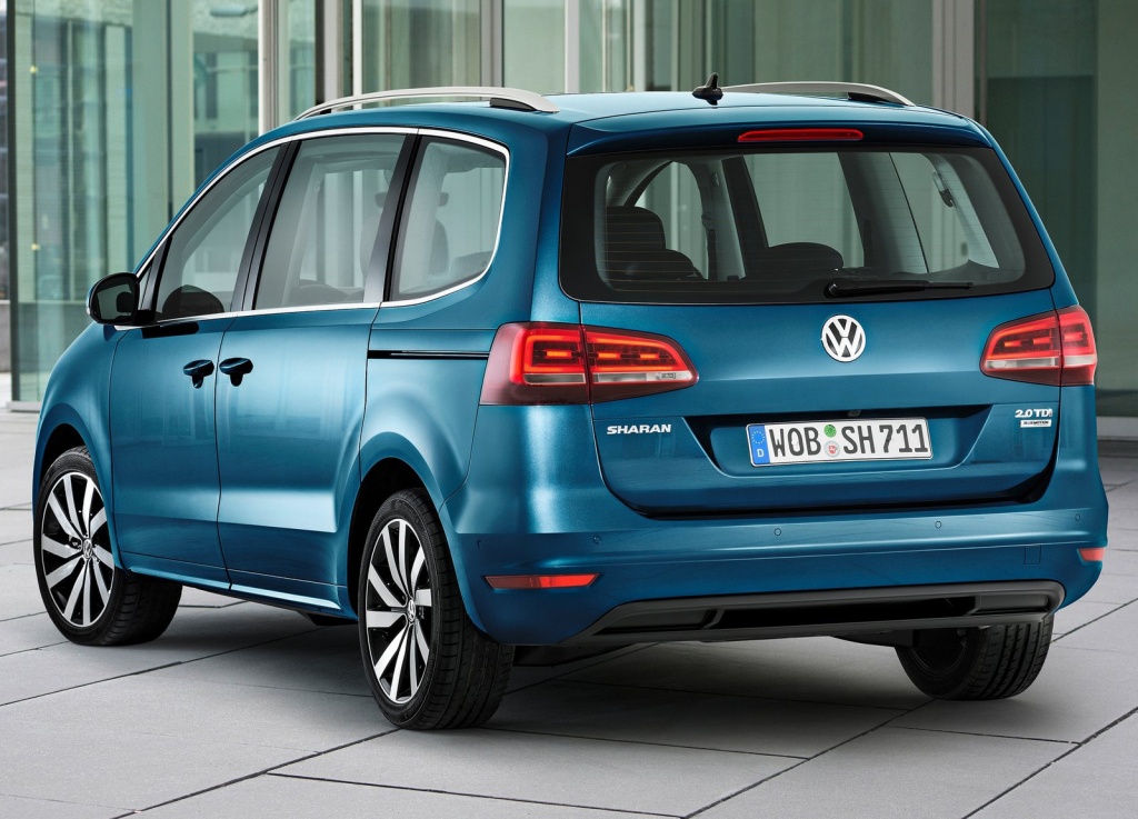 Volkswagen-Sharan_2016_1600x1200_wallpaper_07.jpg