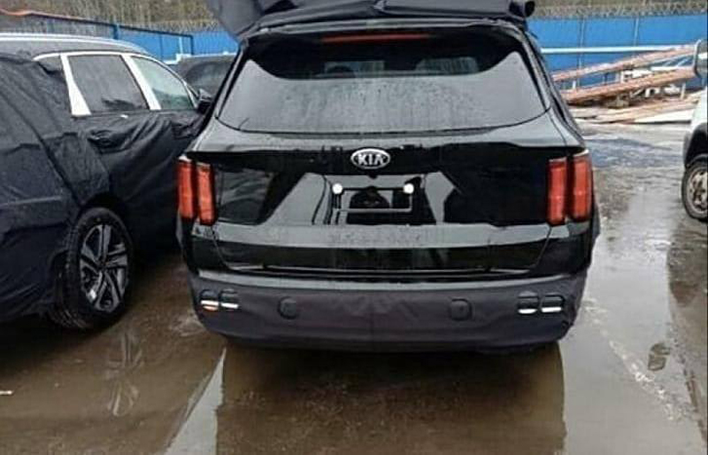 Kia Sorento нового поколения разоблачен шпионами