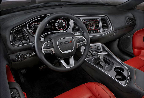 Основные изменения у Dodge Challenger внутри