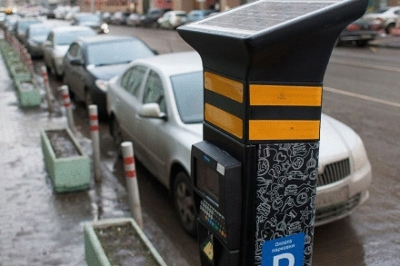 Где в Москве повысили стоимость парковки и отменили бесплатную стоянку по воскресеньям