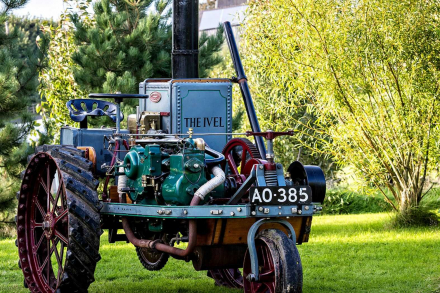 Самый старый трактор продан за 30 миллионов