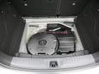В подполе багажника достаточно места для сабвуфера опционной аудиосистемы Bose Premium и ремкомплекта для шин, но не для докатки