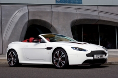 Aston Martin V12 Vantage Roadster от 10 700 000 рублей