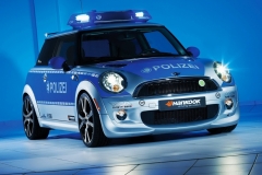 Немецкая полиция ездит на Mini электро