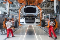 Audi сокращает производство в России