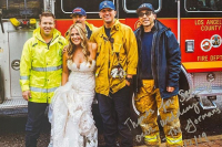 Эффектнее катафалка Собчак: невеста прибыла на пожарной машине