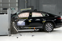 Краш-тест по-американски: VW Arteon подвели безобразные фары