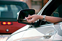 Курить за рулем запретят с будущего года