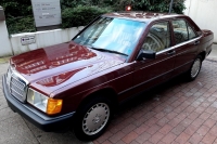 Новый Mercedes из 80-х продают почти за четыре миллиона 