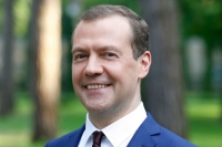 Медведев поручил быстро рассмотреть вопрос о включении ОСАГО в КАСКО