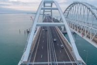 243 км в час: Крымский мост начали осваивать гонщики-мажоры
