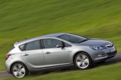 Opel назвал российские цены новой Astra