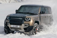 Новый Land Rover Defender бросил вызов Land Cruiser Prado