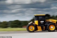 Самый быстрый трактор в мире! (видео)