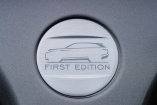 Отмеченные особым шильдиком версии First Edition с бензиновым и дизельным V6 уже «в базе» укомплектованы по-максимуму