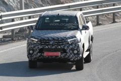 В сети появились шпионские фото нового Toyota Hilux