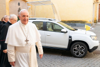 Папа Римский пересядет на бюджетный Renault