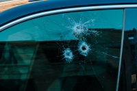 На московский автосалон напали с огнестрелами