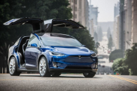 Смертельно опасны: Tesla отзывает кроссоверы Model X