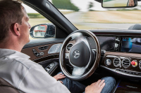 Mercedes-Benz показал живых манекенов для краш-тестов (видео)