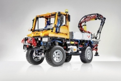 Lego увековечила Mercedes Unimog