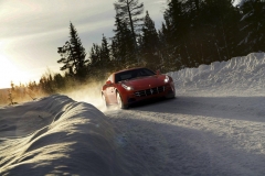 Ferrari научилась ездить по снегу