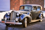 Всего с августа 1935-го по сентябрь 1936-го было собрано 682 «Пакарда 1408» ценой $4285–6435. Серийный автомобиль весил 2672 кг 
